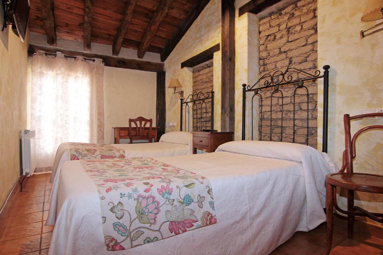 Hotel Rural Los Abuelos Montemayor de Pililla Exterior photo